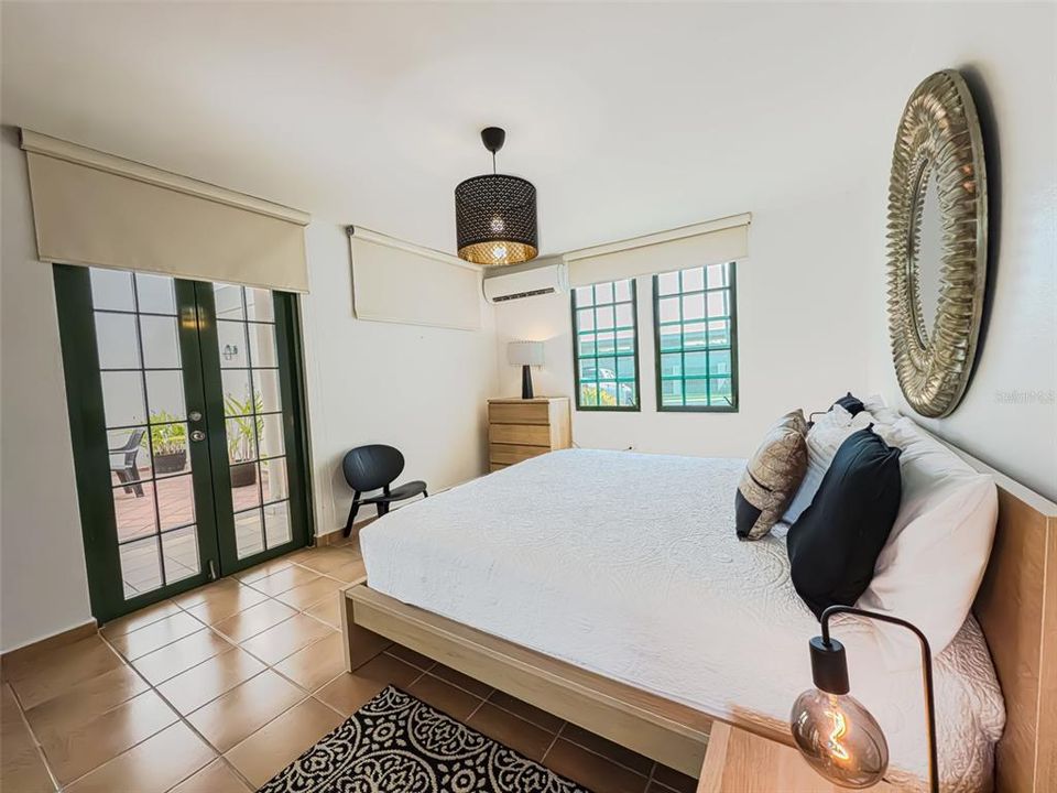 出租: $6,500 (4 贝兹, 4 浴室, 2764 平方英尺)