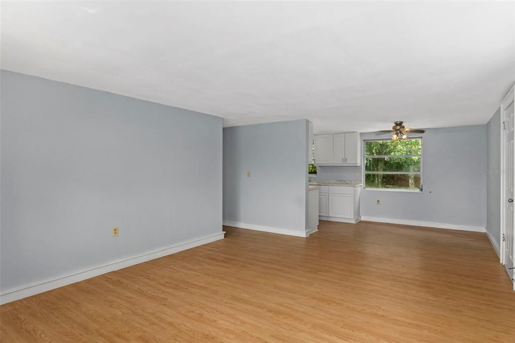 For Sale: $139,900 (1 beds, 1 baths, 675 Square Feet)