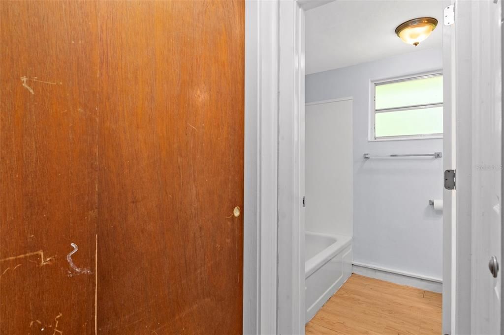 For Sale: $139,900 (1 beds, 1 baths, 675 Square Feet)