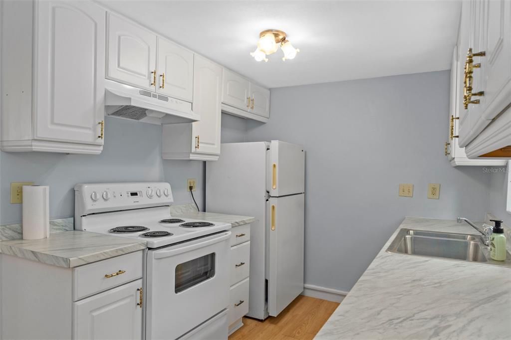 For Sale: $139,900 (1 beds, 1 baths, 675 Square Feet)