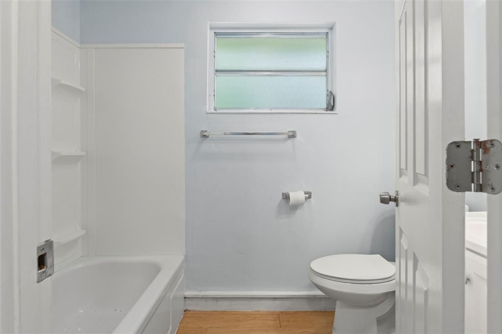 For Sale: $139,900 (1 beds, 1 baths, 675 Square Feet)