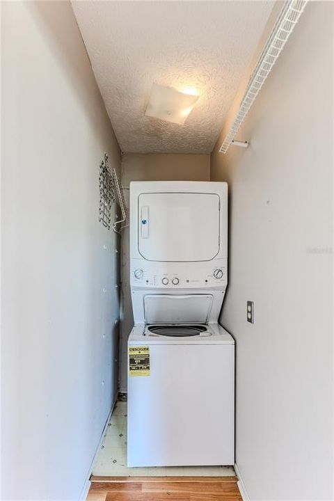 待售: $399,000 (2 贝兹, 2 浴室, 1300 平方英尺)