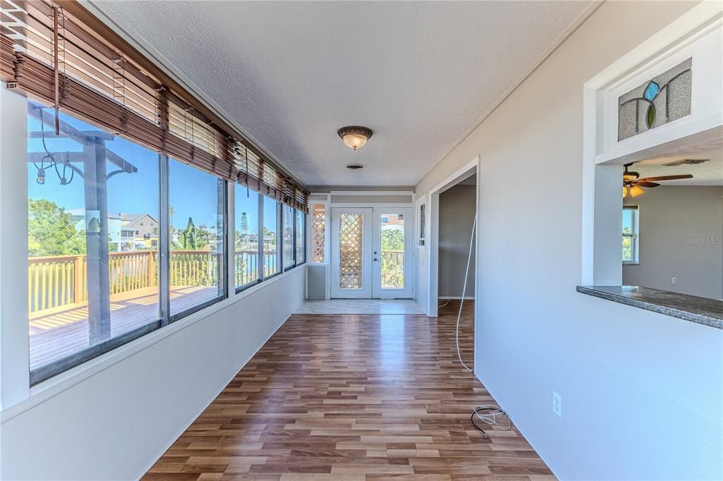 待售: $399,000 (2 贝兹, 2 浴室, 1300 平方英尺)