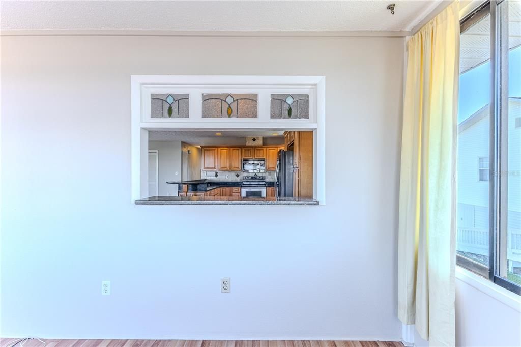 待售: $399,000 (2 贝兹, 2 浴室, 1300 平方英尺)