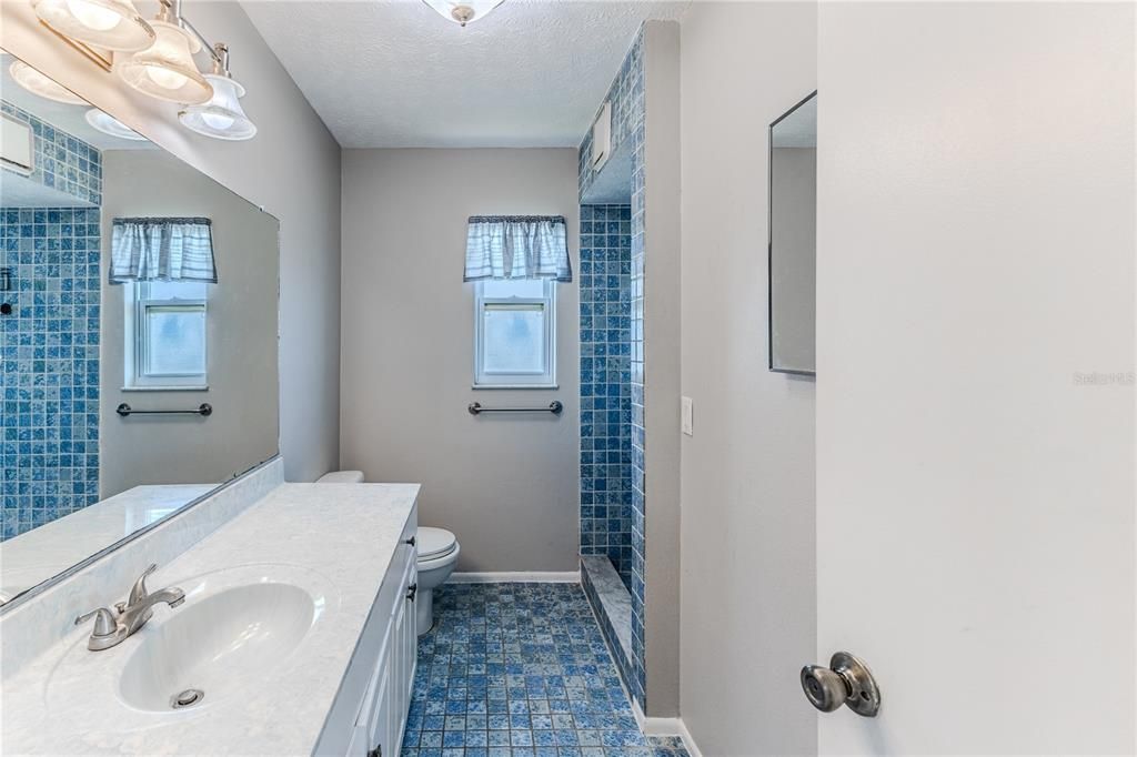 待售: $399,000 (2 贝兹, 2 浴室, 1300 平方英尺)