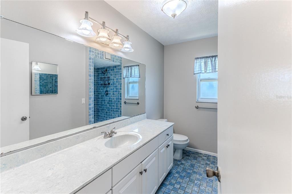 待售: $399,000 (2 贝兹, 2 浴室, 1300 平方英尺)