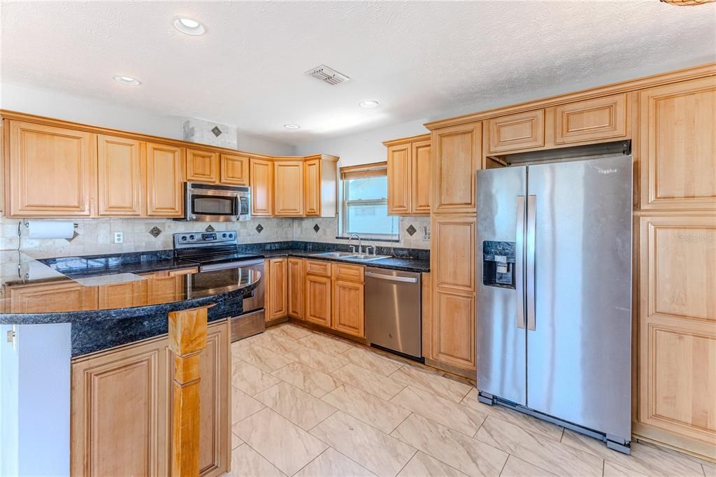 待售: $399,000 (2 贝兹, 2 浴室, 1300 平方英尺)