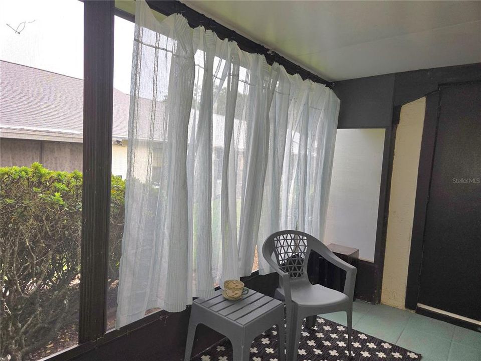 For Sale: $165,000 (2 beds, 1 baths, 980 Square Feet)