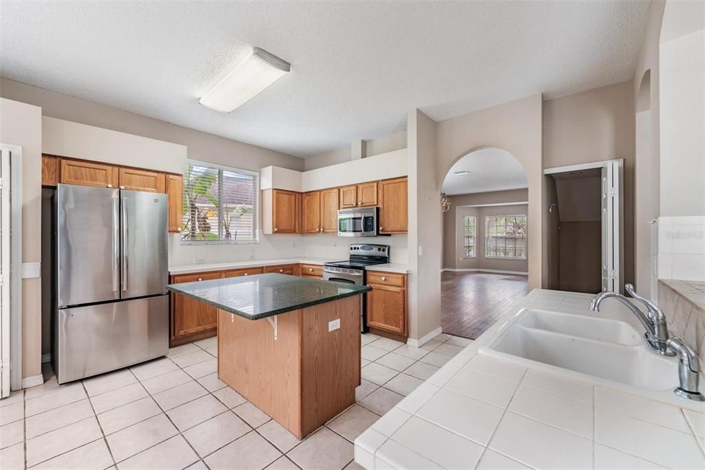 Active With Contract: $609,900 (5 beds, 3 baths, 2976 Square Feet)