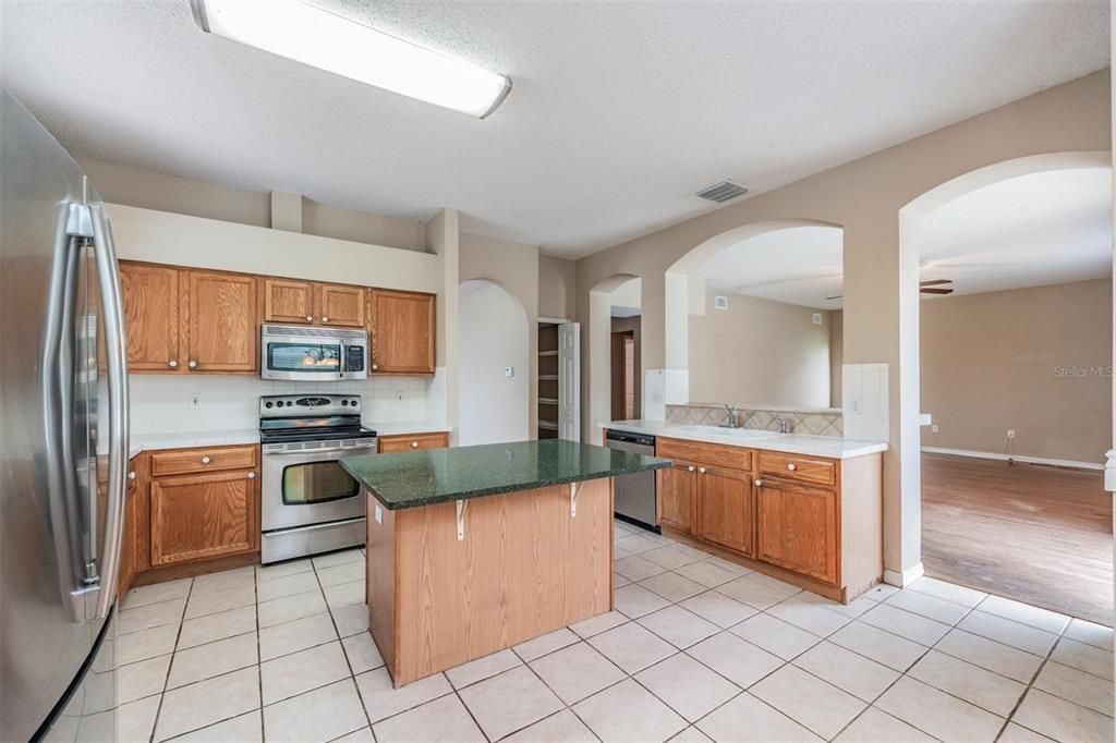 Active With Contract: $609,900 (5 beds, 3 baths, 2976 Square Feet)