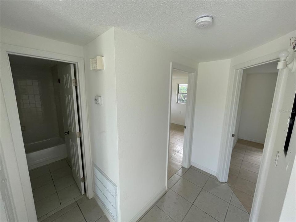 For Rent: $1,100 (2 beds, 1 baths, 720 Square Feet)