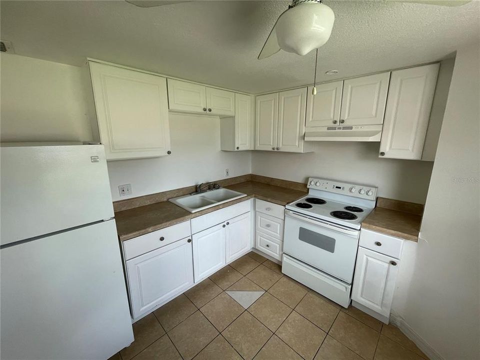 For Rent: $1,100 (2 beds, 1 baths, 720 Square Feet)