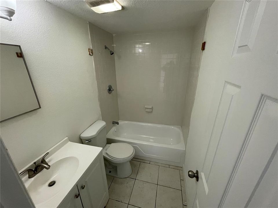 For Rent: $1,100 (2 beds, 1 baths, 720 Square Feet)