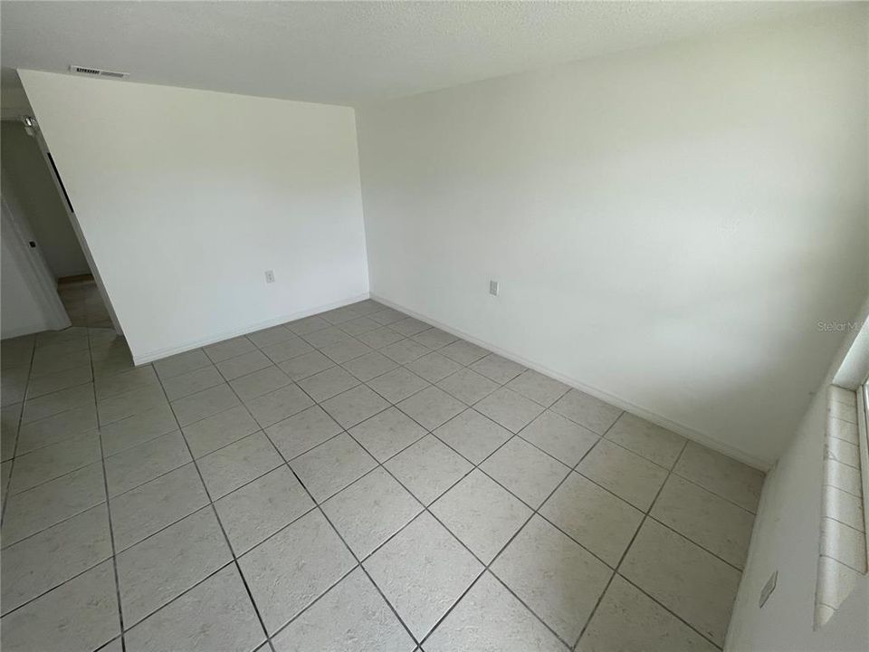 For Rent: $1,100 (2 beds, 1 baths, 720 Square Feet)