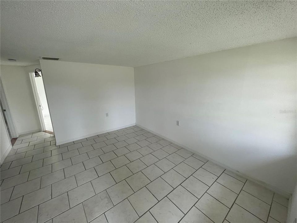 For Rent: $1,100 (2 beds, 1 baths, 720 Square Feet)