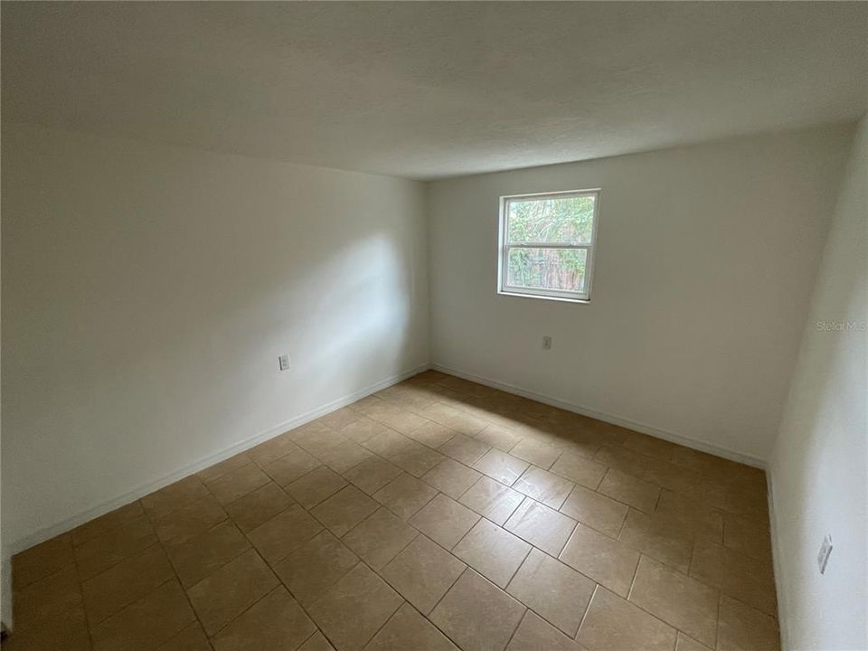 For Rent: $1,100 (2 beds, 1 baths, 720 Square Feet)
