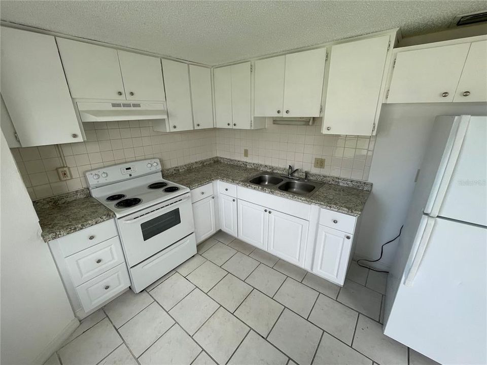 For Rent: $1,100 (2 beds, 1 baths, 720 Square Feet)