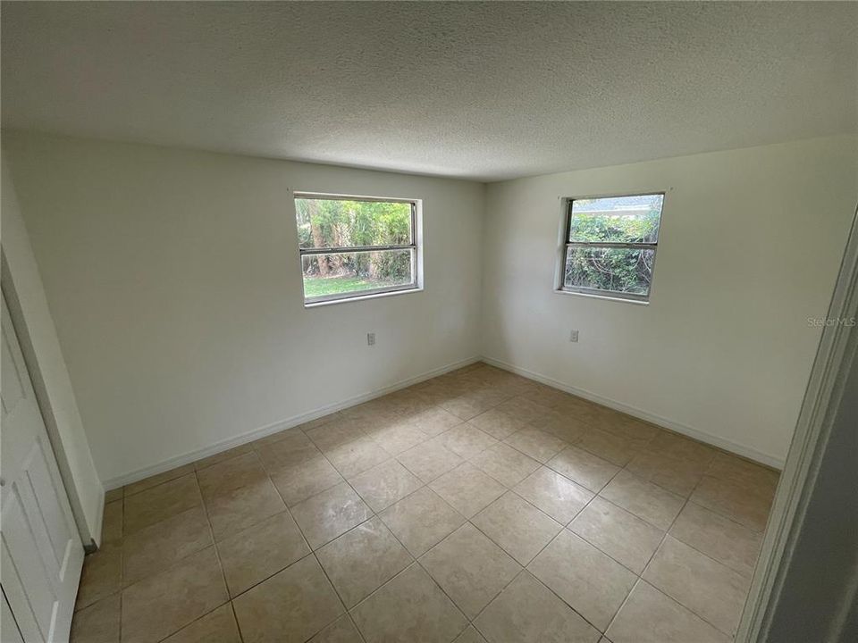 For Rent: $1,100 (2 beds, 1 baths, 720 Square Feet)