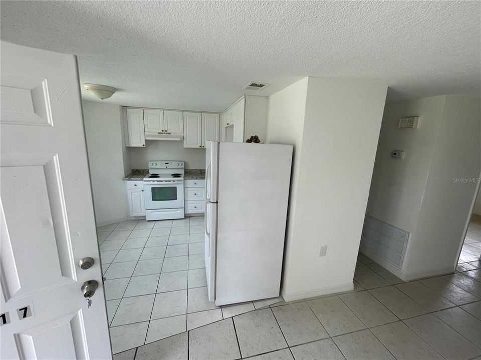 For Rent: $1,100 (2 beds, 1 baths, 720 Square Feet)