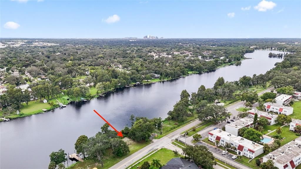 На продажу: $290,000 (0.27 acres)