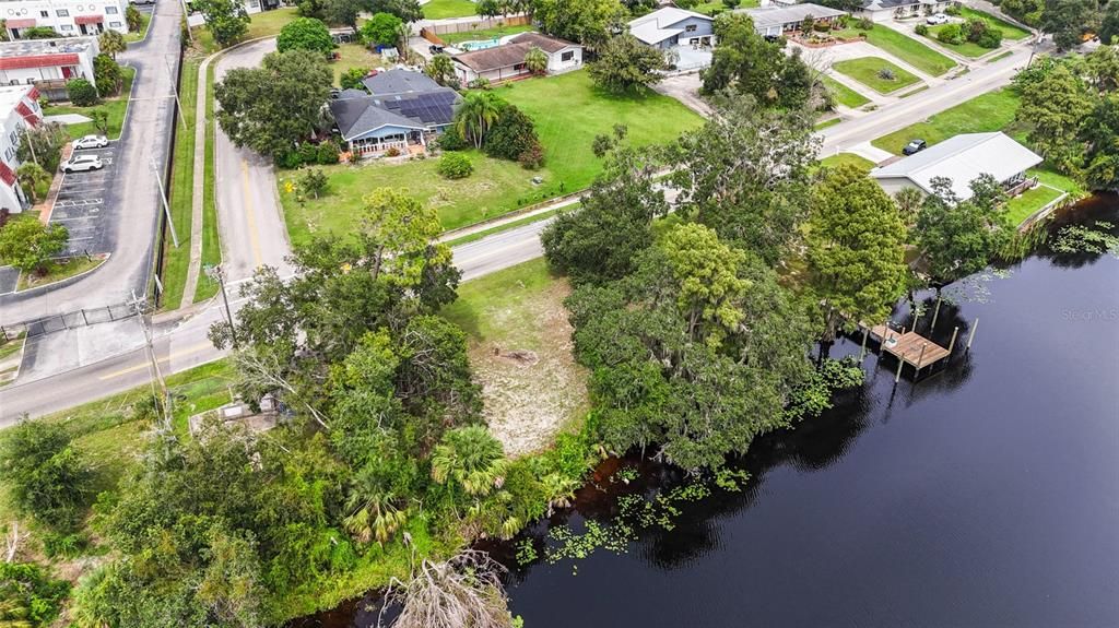 На продажу: $290,000 (0.27 acres)