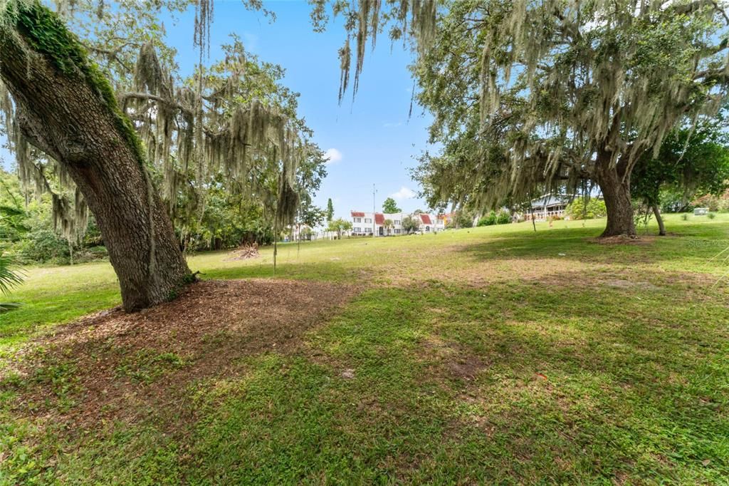 На продажу: $290,000 (0.27 acres)