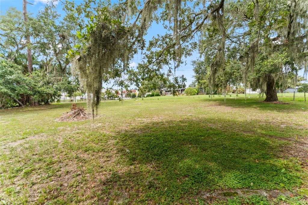 На продажу: $290,000 (0.27 acres)