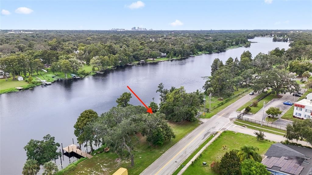 На продажу: $290,000 (0.27 acres)