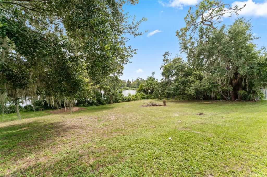 На продажу: $290,000 (0.27 acres)