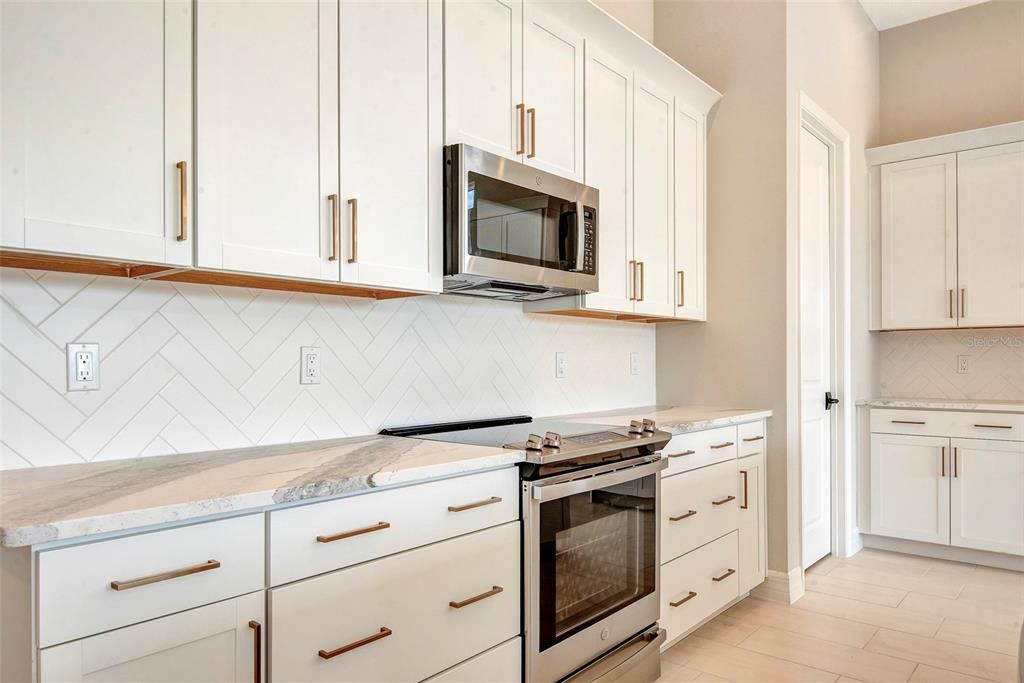 Active With Contract: $549,990 (4 beds, 3 baths, 2129 Square Feet)