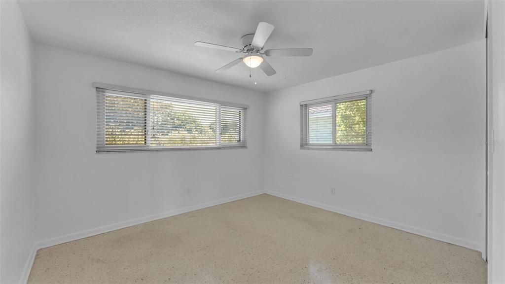 合同活跃: $430,000 (2 贝兹, 2 浴室, 1685 平方英尺)