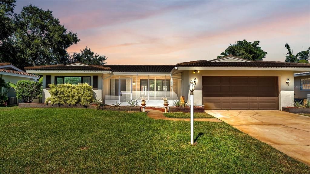 合同活跃: $430,000 (2 贝兹, 2 浴室, 1685 平方英尺)