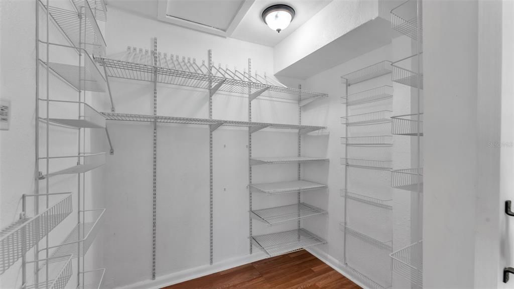 合同活跃: $430,000 (2 贝兹, 2 浴室, 1685 平方英尺)