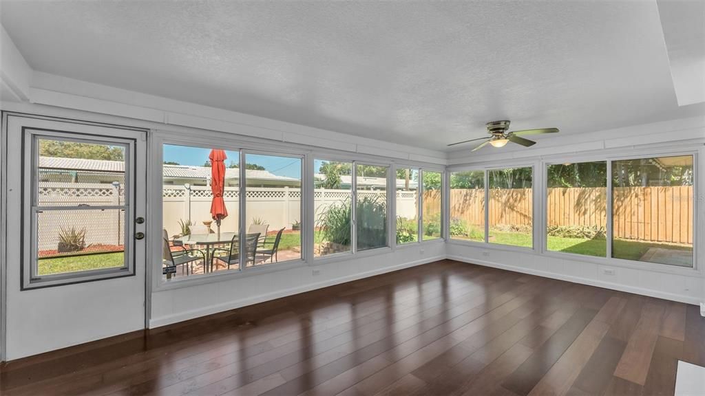 合同活跃: $430,000 (2 贝兹, 2 浴室, 1685 平方英尺)