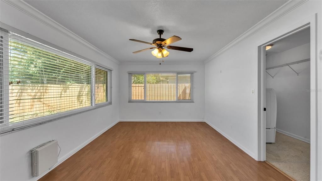 合同活跃: $430,000 (2 贝兹, 2 浴室, 1685 平方英尺)