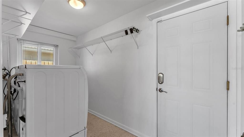 合同活跃: $430,000 (2 贝兹, 2 浴室, 1685 平方英尺)