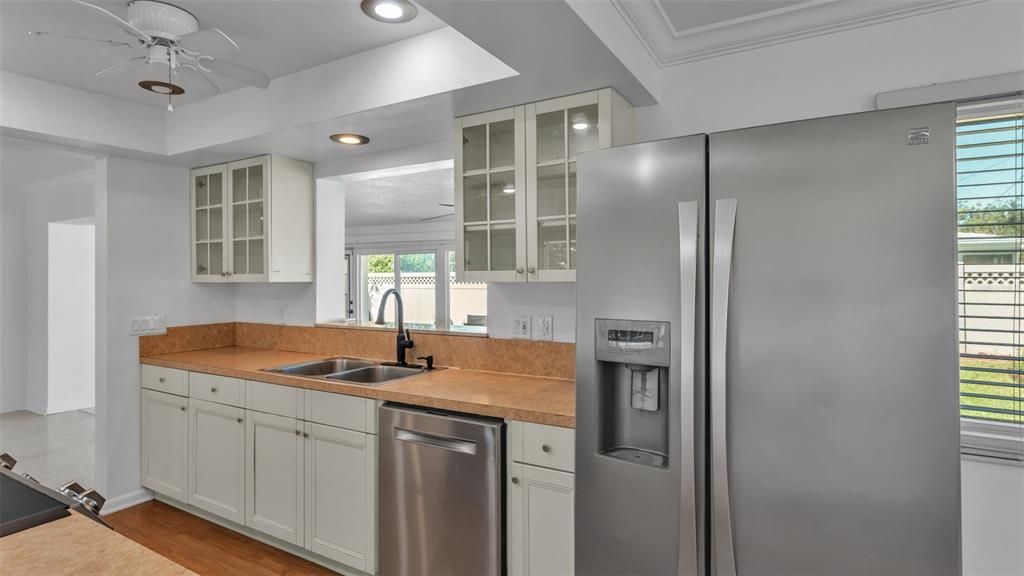 合同活跃: $430,000 (2 贝兹, 2 浴室, 1685 平方英尺)