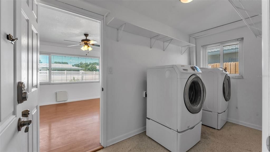 合同活跃: $430,000 (2 贝兹, 2 浴室, 1685 平方英尺)