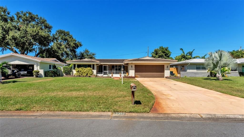 合同活跃: $430,000 (2 贝兹, 2 浴室, 1685 平方英尺)