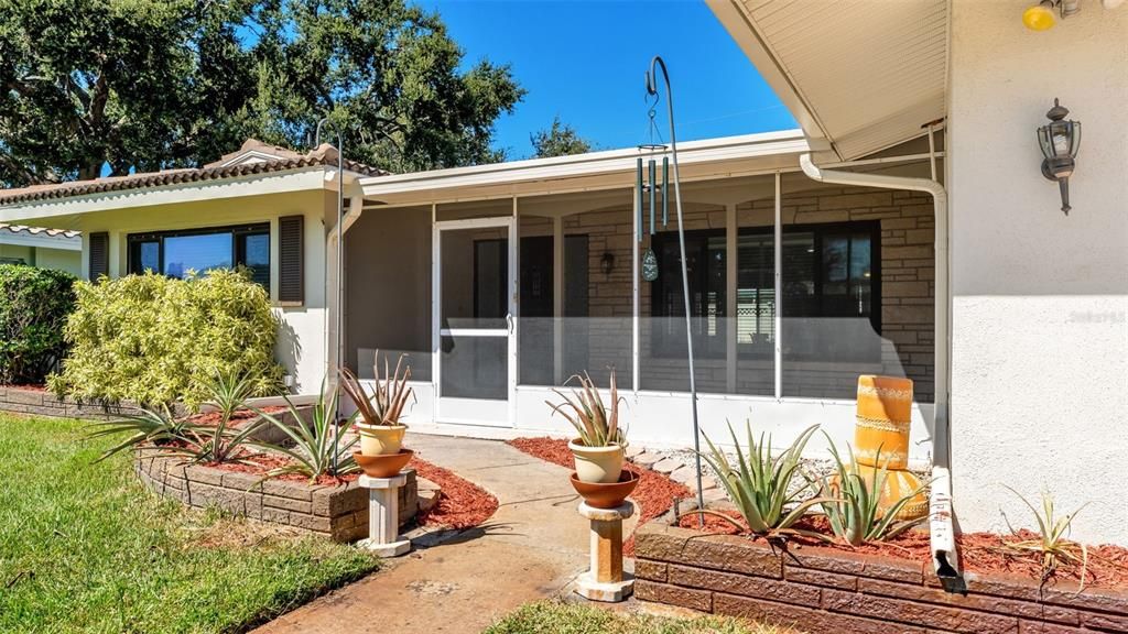 合同活跃: $430,000 (2 贝兹, 2 浴室, 1685 平方英尺)