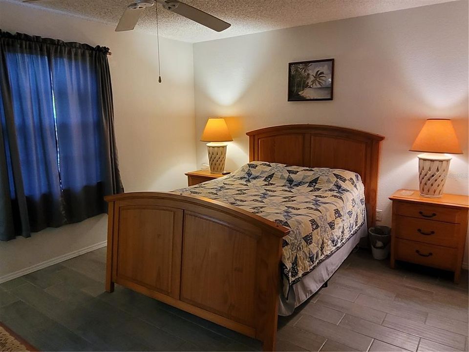 合同活跃: $175,000 (2 贝兹, 2 浴室, 962 平方英尺)