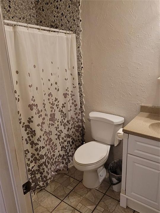 合同活跃: $175,000 (2 贝兹, 2 浴室, 962 平方英尺)