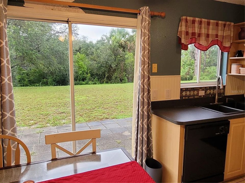 合同活跃: $175,000 (2 贝兹, 2 浴室, 962 平方英尺)