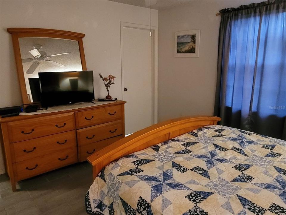 合同活跃: $175,000 (2 贝兹, 2 浴室, 962 平方英尺)