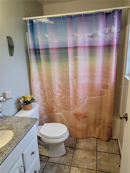 合同活跃: $175,000 (2 贝兹, 2 浴室, 962 平方英尺)