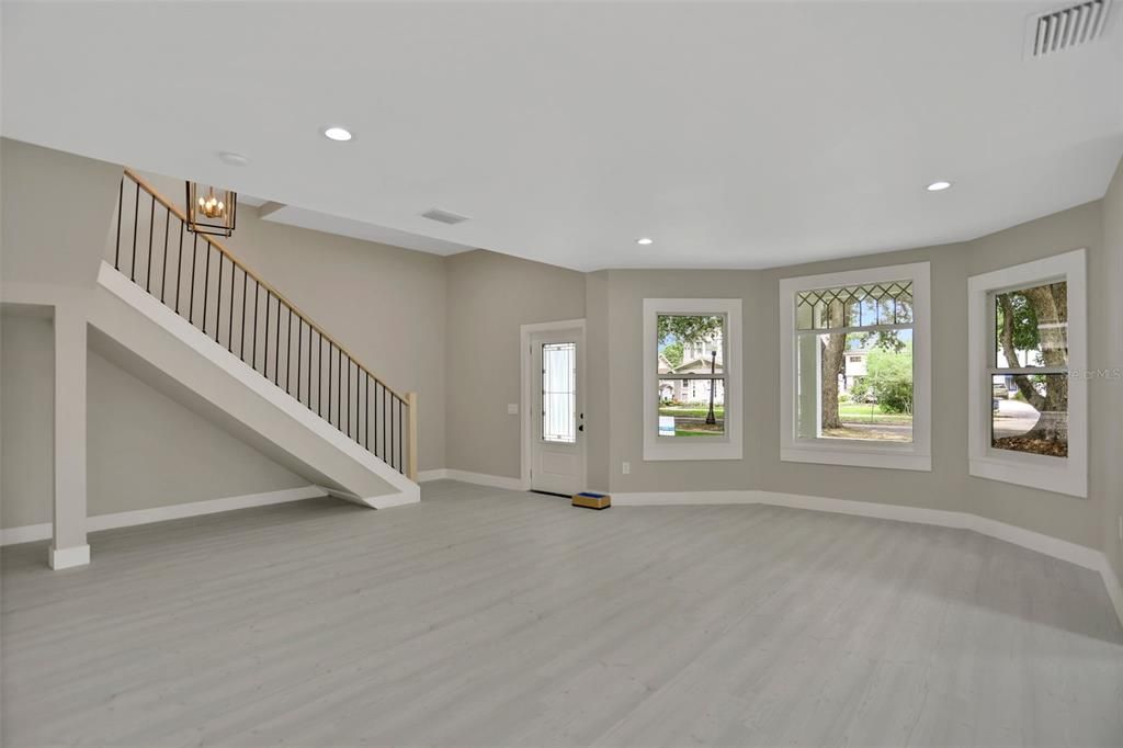 For Sale: $650,000 (5 beds, 3 baths, 2789 Square Feet)