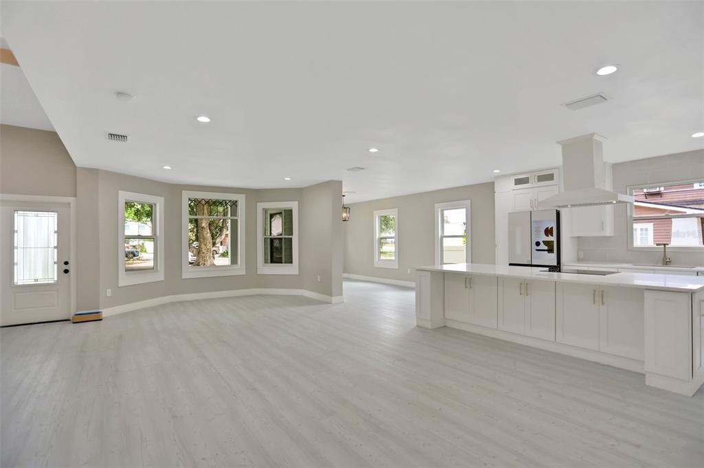 For Sale: $650,000 (5 beds, 3 baths, 2789 Square Feet)