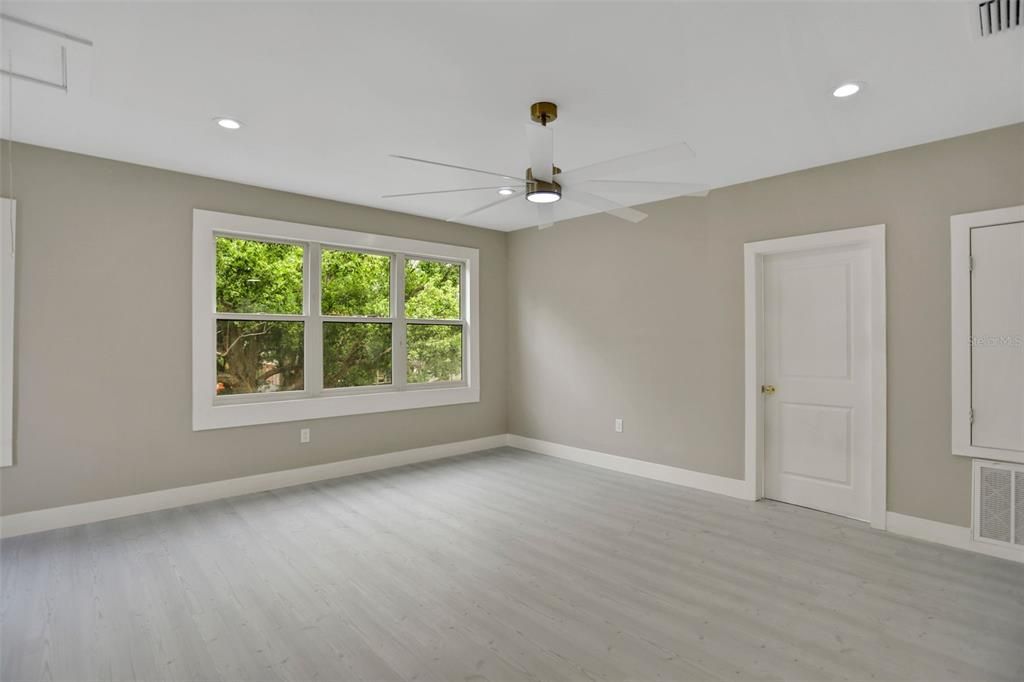 For Sale: $650,000 (5 beds, 3 baths, 2789 Square Feet)