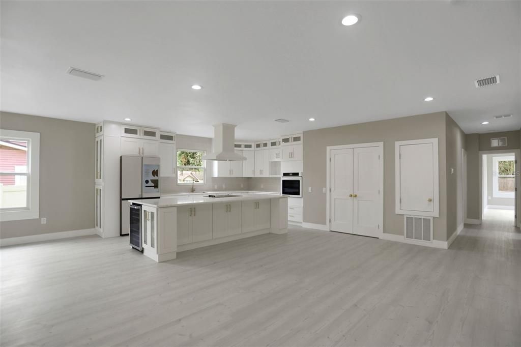 For Sale: $650,000 (5 beds, 3 baths, 2789 Square Feet)