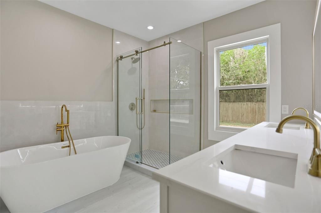 For Sale: $650,000 (5 beds, 3 baths, 2789 Square Feet)